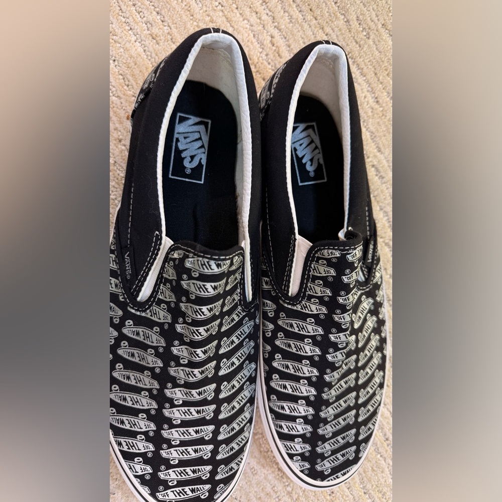 Brand New Vans Classic "Off The Wall" logo Slip on Sneakers - Picture 5 of 11